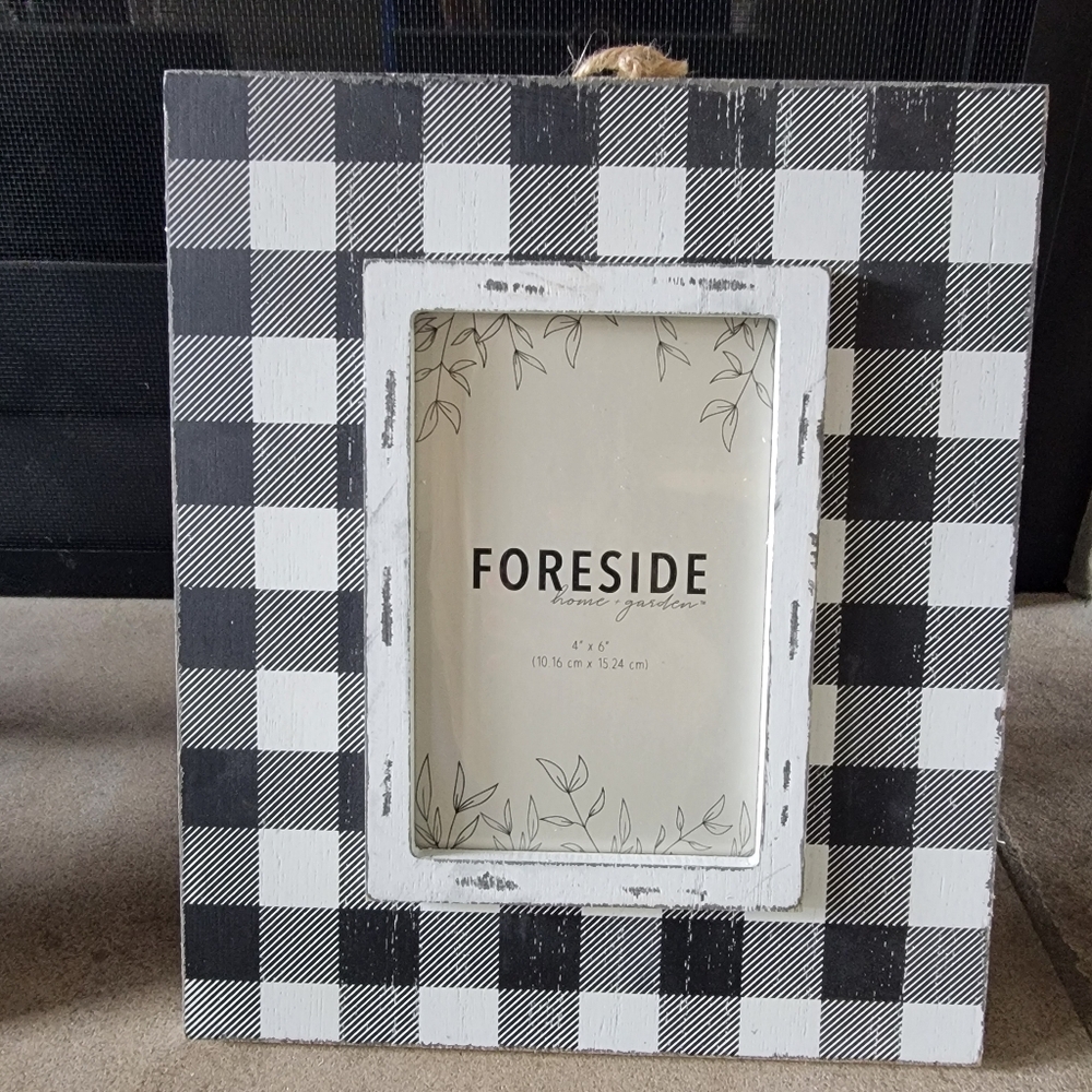 Black and White Plaid Picture Frames with Home Sweet Home Sign - Picture 4 of 5